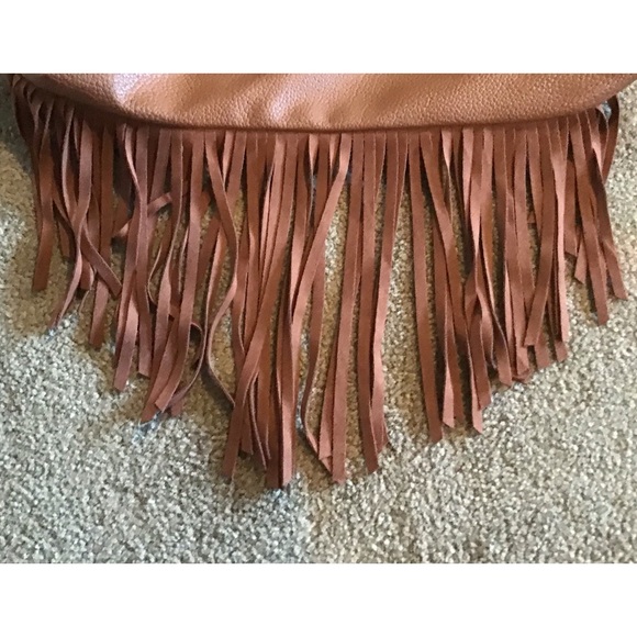 Steve Madden Crossbody Large Fringe Bag Adjustable Strap - Picture 2 of 6